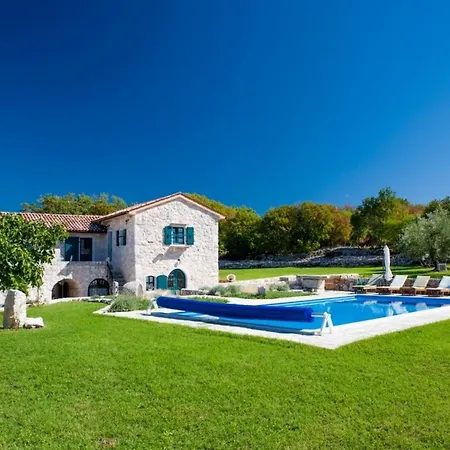 Oravec Mit Garten- Grill Und Terrasse By Interhome Holiday home *