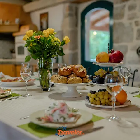 Oravec Mit Garten- Grill Und Terrasse By Interhome Holiday home Strilcici