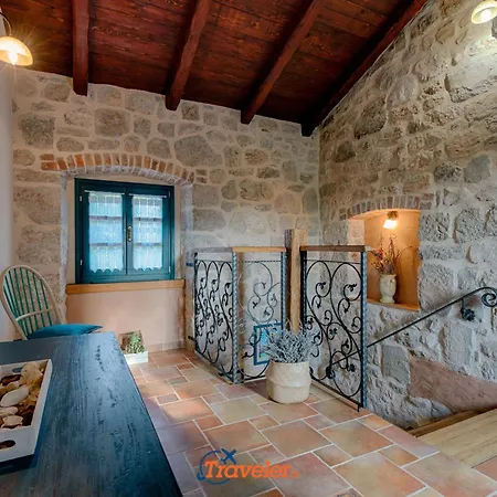 Oravec Mit Garten- Grill Und Terrasse By Interhome Holiday home Strilcici