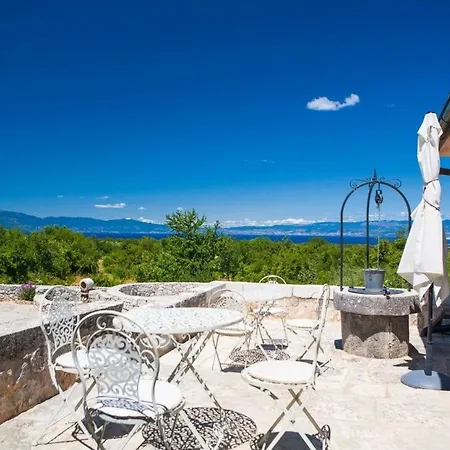 Oravec Mit Garten- Grill Und Terrasse By Interhome Holiday home