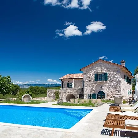 בית נופש Oravec Mit Garten- Grill Und Terrasse By Interhome *