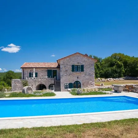 Oravec Mit Garten- Grill Und Terrasse By Interhome * Strilcici