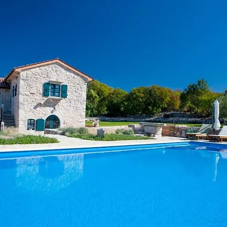 Oravec Mit Garten- Grill Und Terrasse By Interhome