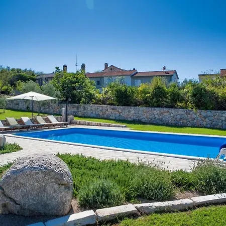 Oravec Mit Garten- Grill Und Terrasse By Interhome בית נופש