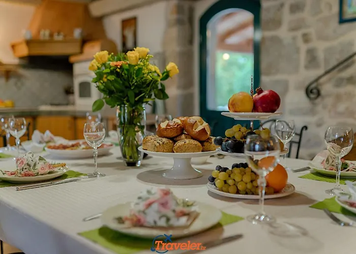 Oravec Mit Garten- Grill Und Terrasse By Interhome בית נופש Strilcici