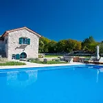 Oravec Mit Garten- Grill Und Terrasse By Interhome
