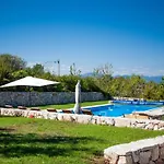 Oravec Mit Garten- Grill Und Terrasse By Interhome