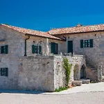 Oravec Mit Garten- Grill Und Terrasse By Interhome Tatil Evi *
