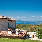 Oravec Mit Garten- Grill Und Terrasse By Interhome *